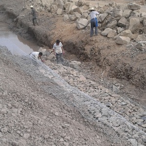 High Quality Galvanized Iron Wire Woven <strong>Mesh</strong> <strong>Gabion</strong> for Civil Engineering Retaining Walls Gardens Hexagon Hole Shape - Product Image 3