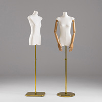 Maniquí de Plástico de Medio Cuerpo para Mujer con Base Dorada y Pata Plana Blanca para Exhibición en Escaparates de Tiendas de Ropa
