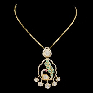 Collier pendentif de luxe en Kundan motif paon, bijoux de mariée dorés avec pierres d'émeraude et gouttes de perles, design indien traditionnel fait main - Product Image 3