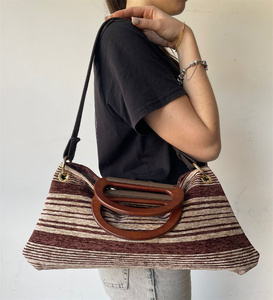 Borsa di Design di Alta Qualità Made in Italy in Materiale Mat-b, Borsa a Righe Marroni Classica Rock Sostenibile per Donna, Chiusura Aperta per Uso Quotidiano - Product Image 5