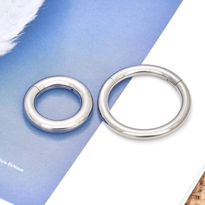 Venta al por mayor: Anillo de segmento de titanio G23 ASTM F136 chapado en oro de calibre grande para septum, arete clicker, joyería de moda para <span class=keywords><strong>piercing</strong></span> corporal. - Product Image 3