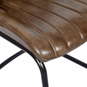 Sillas de comedor contemporáneas con estructura metálica y tapicería de cuero, con respaldo de soporte y asiento acolchado cómodo para el área de comedor. - Product Image 3