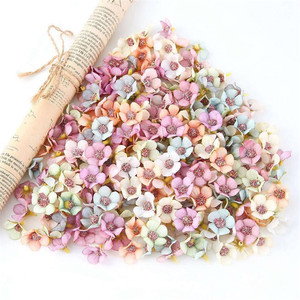 Testa di margherita in seta artificiale multicolore di 2cm per accessori per ghirlande fatte a casa matrimonio natale decorazione di laurea di Halloween - Product Image 1