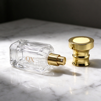 Vente en gros de flacons de parfum en verre transparent blanc cristal de 30 ml avec bouchon en métal doré brillant pour emballages de parfums de luxe