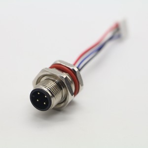 Connecteur audio-vidéo avec 3 fils colorés et prise blanche, boîtier métallique, joint rouge - Product Image 2