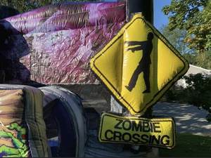 Inflable <span class=keywords><strong>de</strong></span> Aventura para Alquilar: Castillo Hinchable <span class=keywords><strong>de</strong></span> Zombis Caminantes para Celebración <span class=keywords><strong>de</strong></span> Halloween 2026 con Tobogán y Saltos - Product Image 5