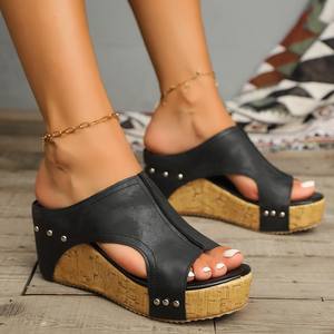 Sandales compensées d'été en cuir PU à bout ouvert, confortables, à enfiler, respirantes, rehaussantes pour femmes - Product Image 3