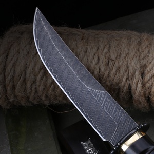 มีดต่อสู้ทางยุทธวิธีดามัสกัสคุณภาพสูงแบบ OEM ปรับแต่งได้ ผลิตจากเหล็กกล้าไร้สนิม ด้ามไม้และพลาสติก มีดพกพาสำหรับกิจกรรมกลางแจ้ง DIY - Product Image 2