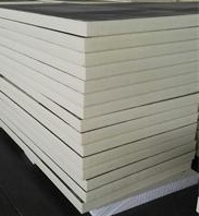 Panneau sandwich en polyuréthane à isolation thermique pour murs, toitures et structures en acier industrielles