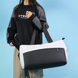 Bolsa de Viaje Deportiva Multifuncional 2025, con Separación para Ropa Seca y Mojada, Diseño Geométrico, para Viajes de Negocios y Comercio Transfronterizo - Product Image 2