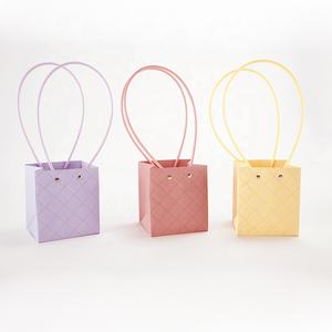 Sac en papier carré imperméable Macaron motif losange un morceau d'argile boîte à fleurs à main sac en papier kraft - Product Image 6