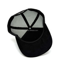 Gorra Trucker Personalizada Good Lord & Kenworth de Gamuza con Malla Trasera, Bordado Bicolor y Cierre Ajustable