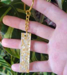 Porte-clés en résine créative avec des incrustations artistiques uniques, accessoire léger et durable conçu pour le style personnel et le quotidien - Product Image 4