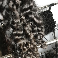 Cheveux humains bouclés, cheveux indiens bruts, extensions de cheveux bouclés profonds provenant de donneurs uniques, non traités