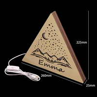 Panneau lumineux en bois LED triangulaire petite veilleuse décoration de chevet nom personnalisé pour les Souvenirs pour enfants