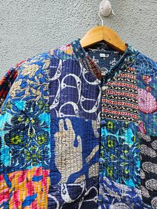 Chaqueta de patchwork en oferta, chaqueta acolchada de algodón, chaqueta floral reversible, chaqueta vintage hecha a mano para mujer, abrigo de invierno. - Product Image 3