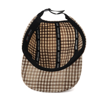 Casquette de camping à 5 panneaux à bord plat avec logo métallique personnalisé, en tissu de laine chaud, motif écossais, de la marque Aung Crown Direct Factory