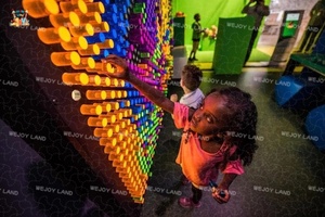 Gioco Educativo Interattivo Luminoso da Parete per Bambini con Barre Acriliche Arcobaleno e Pannello Attività - Product Image 5