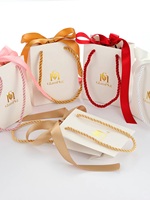 Sacs cadeaux en papier de marque avec logo en feuille d'or pour les ensembles cadeaux cosmétiques et les collections de produits de maquillage