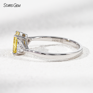 แหวนหมั้นเพชรทรงรัศมีสีเหลืองแฟนซี 3 เม็ด ทองคำขาว 18k จาก Starsgem เพชรเพาะเลี้ยง - Product Image 2