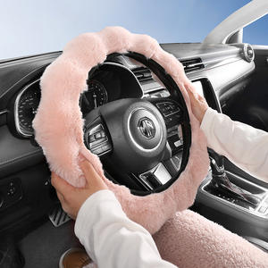 Funda de volante de felpa rosa claro de 38 cm, decoración interior de coche cálida para invierno, para mujer - Product Image 1