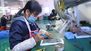 Projecteur de scène mobile Sharpy 650W étanche IP66 avec contrôle DMX512, construction en alliage d'aluminium pour concerts en plein air et utilisation DJ - Product Image 6