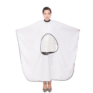 Vinnie100 % pongee polyester usine de gros capes de barbier avec fenêtre cape de barbera avec fenêtre en <span class=keywords><strong>PVC</strong></span> pour fournitures de barbier - Product Image 1