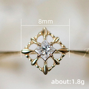 Anello con Zircone Sintetico Taglio Principessa per Donne in Lega di Metallo Prezioso Dorato, Gioiello Elegante e alla Moda - Product Image 5