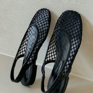 Nuevas sandalias de verano 2026 de cuero genuino estilo coreano con malla de rejilla y punta cerrada para mujer, sandalias planas sin espalda tipo slide de nicho. - Product Image 2