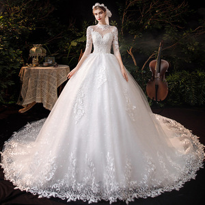 Robe de mariée de luxe personnalisée, broderie vintage, col montant, manches trois-quarts, blanche, 2026, avec traîne royale et sequins - Product Image 1