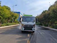 Camion benne à ordures Dongfeng Dolica 7,5 m³ 4x2 avec compression des déchets et chargement frontal, camion à ordures à levage latéral 7,5 m³