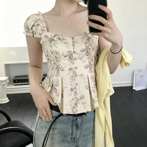 Camiseta de Verano para Mujer, Estilo Romántico y Floral, Ecológica, con Cuello Redondo y Botones, Manga Regular - Product Image 1