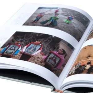 Libro con copertina rigida del portafoglio fotografico di Design personalizzato di alta qualità 2023