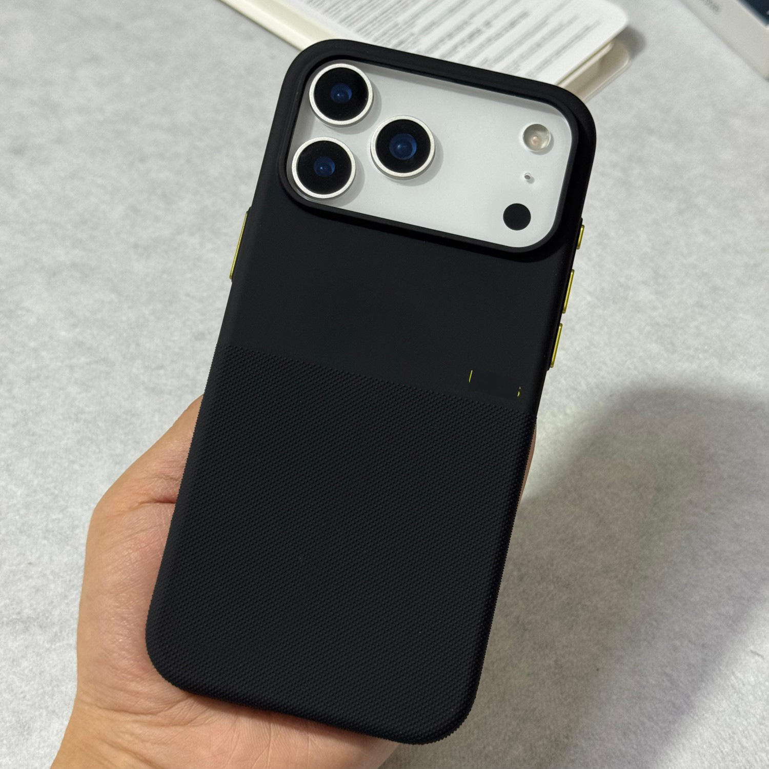 Black+Animated logo+ AI button