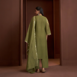 Conjunto de Kurta y Palazzo Bordados en Verde Oliva con Dupatta para Mujer, Ropa Étnica, Disponible para Compra al por Mayor - Product Image 2