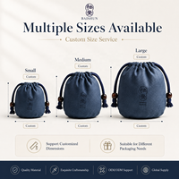 Pochette à bijoux en microfibre suédée bleu marine avec logo personnalisé, cordon de serrage, pompon à perles en bois, sac anti-poussière OEM