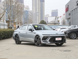2024 para Sonata 2.0T Turbo Híbrido 4WD Sedán con Volante a la Izquierda, Asientos de Cuero, Llantas de Aleación R19, Transmisión Automática, Metálico - Product Image 6