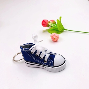 Llavero de zapatilla de lona en miniatura 3D, llavero de zapatilla deportiva pequeña de lona - Product Image 2
