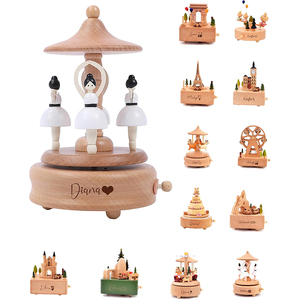 Boîte à musique en bois de hêtre avec cheval de carrousel et ballerine dansante, cadeau de Noël, accents décoratifs, cadeaux de niche - Product Image 1