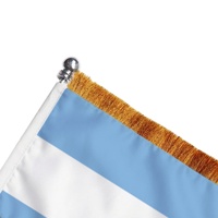 Drapeau de bureau Argentine directement de l'usine avec base métallique, idéal pour la décoration de réunions, événements et événements commémoratifs, personnalisable avec franges, production en série pour présentation
