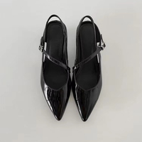 Sandales romaines pour femmes à bout pointu avec boucle de rehaussement interne et fermeture à boucle