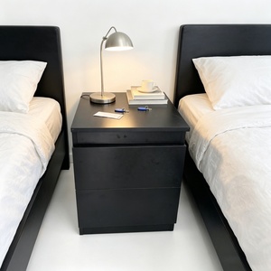 Table de chevet sécurisée et élégante avec compartiment caché pour armoire à armes, étagère de rangement en bois avec serrure à carte NFC pour chambre à coucher - Product Image 5