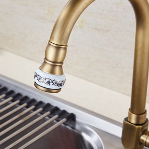 Grifos de Cocina de <span class=keywords><strong>Agua</strong></span> Fría de Estilo Europeo en Latón Antiguo <span class=keywords><strong>con</strong></span> Manija de Porcelana para Venta al por Mayor y al Detal AF1638 - Product Image 3