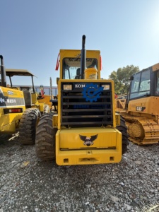 Chargeuse sur pneus Komatsu WA100 d'<span class=keywords><strong>occasion</strong></span> de haute qualité, en excellent état et offrant des performances exceptionnelles - Product Image 3