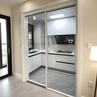 Système de porte coulissante en verre avec design minimaliste pour une utilisation intérieure dans les salles de bain et les écoles