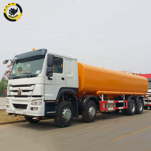 <span class=keywords><strong>Camion</strong></span> cisterna Sinotruk Howo 8x4 a 12 ruote per <span class=keywords><strong>trasporto</strong></span> <span class=keywords><strong>acqua</strong></span>, 25-35 metri cubi, per irrigazione stradale - Product Image 1