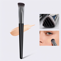 Kuas Makeup Wajah Bentuk Segitiga Gagang Plastik Bulu Sintetis Lembut untuk Concealer Foundation Kuas Kecantikan 3D Spesial Grosir