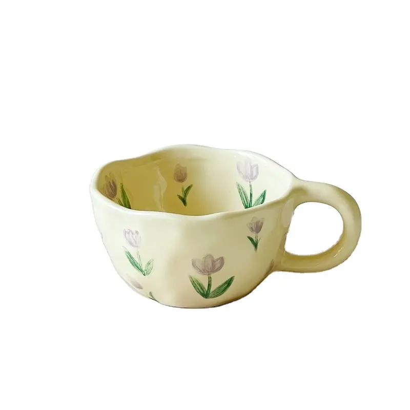 Grip bölümü yüksek kaliteli çay kahve kupaları kupalar seramik kupa bardak sevimli el çizilmiş düzensiz çiçekler karton iş 300ml günlük