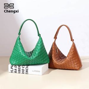 กระเป๋าถือทรงกล่องอาหารกลางวันแบบทอมือ ลายเรขาคณิต ดีไซน์เรียบง่าย ทันสมัย สำหรับฤดูใบไม้ร่วง  สะพายไหล่หรือถือใต้วงแขน  งานแฮนด์เมดคุณภาพสูง - Product Image 3