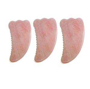 Outil de massage Gua Sha en quartz rose de grande taille, couleur rose - Product Image 4